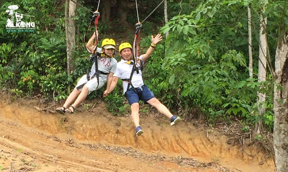 6-zipline-03.jpg